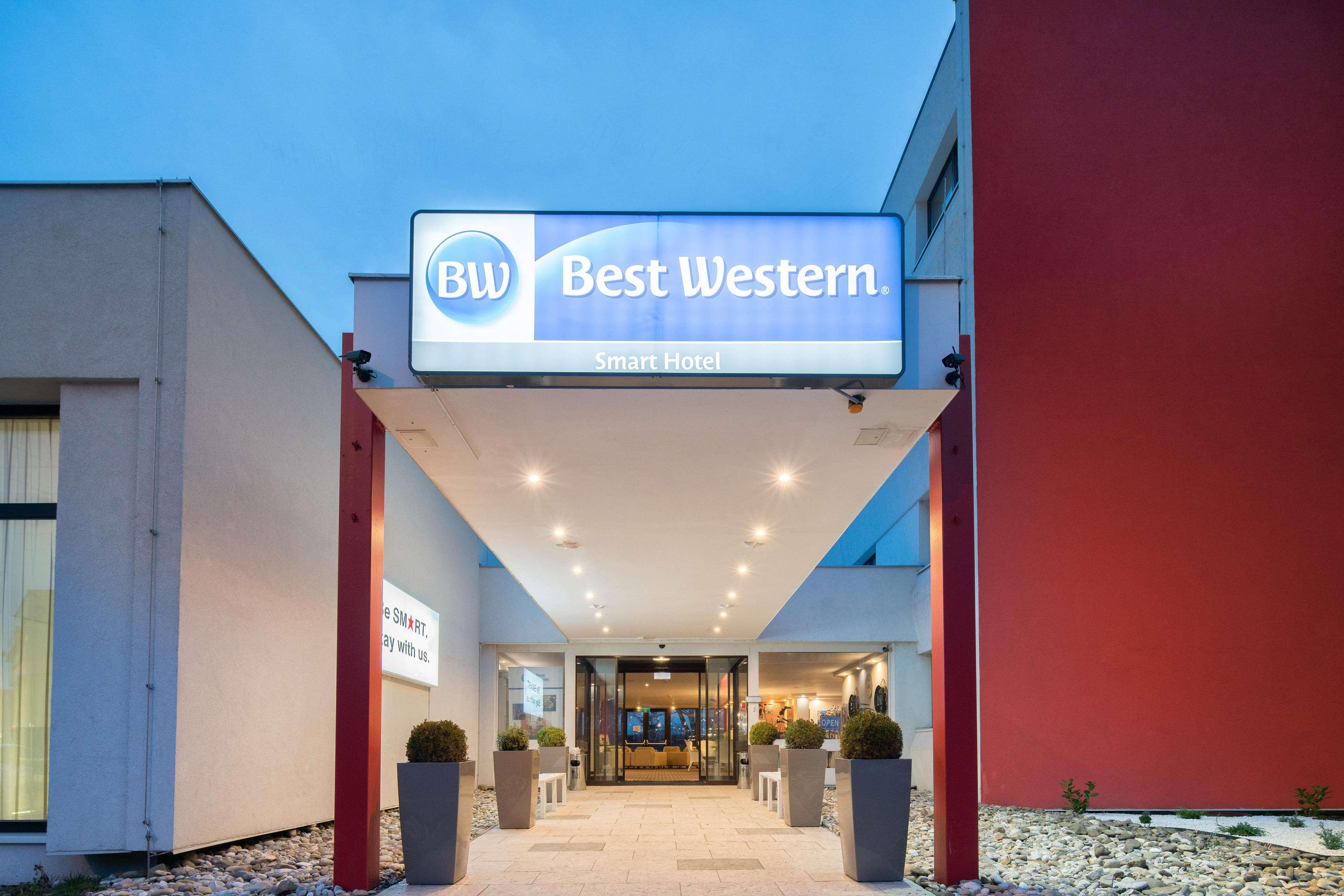Best Western Smart Hotel Voesendorf Exterior photo
