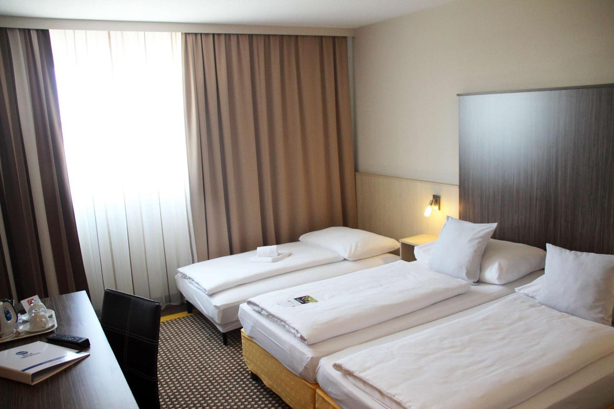 Best Western Smart Hotel Voesendorf Exterior photo