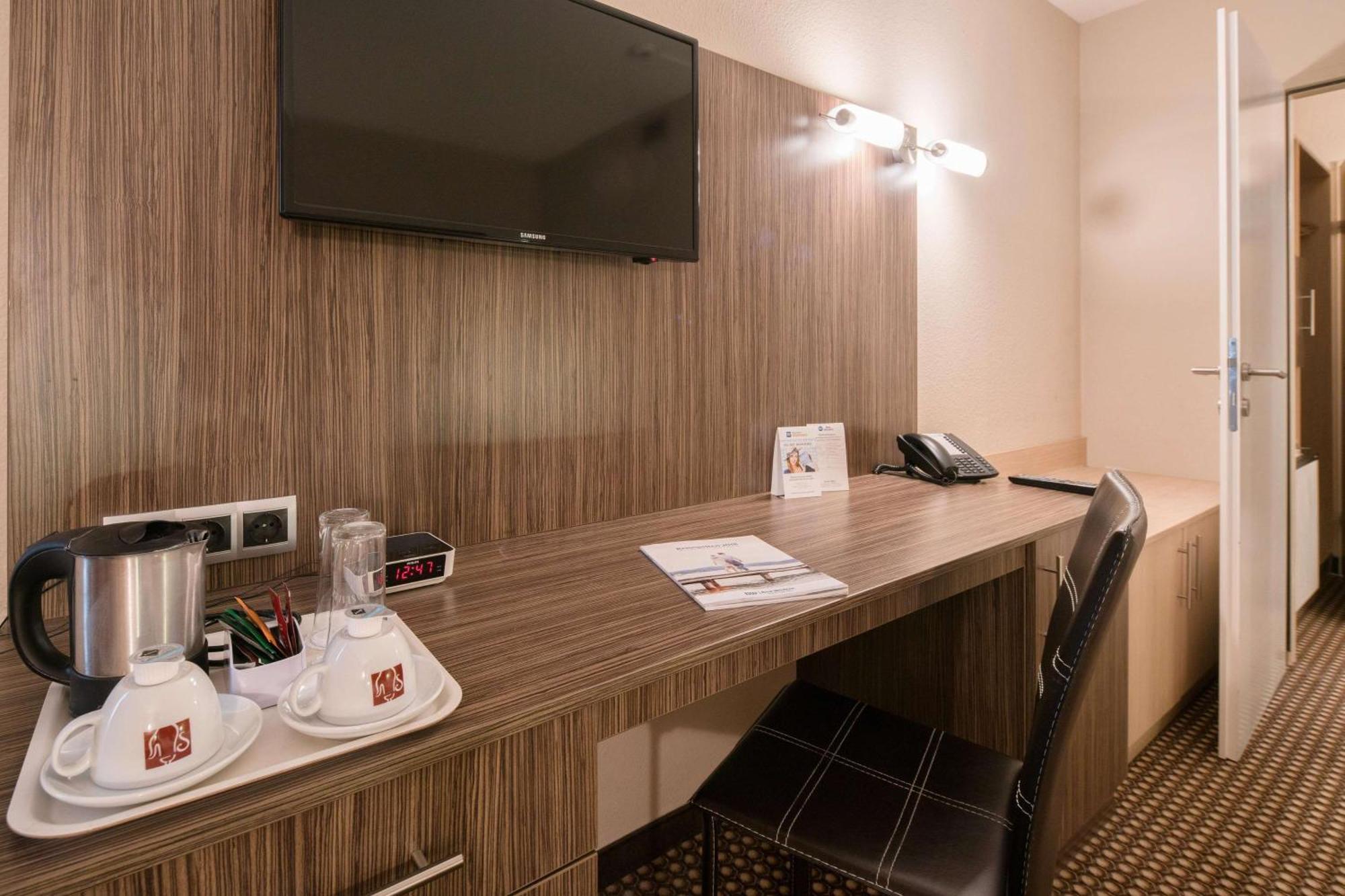 Best Western Smart Hotel Voesendorf Exterior photo