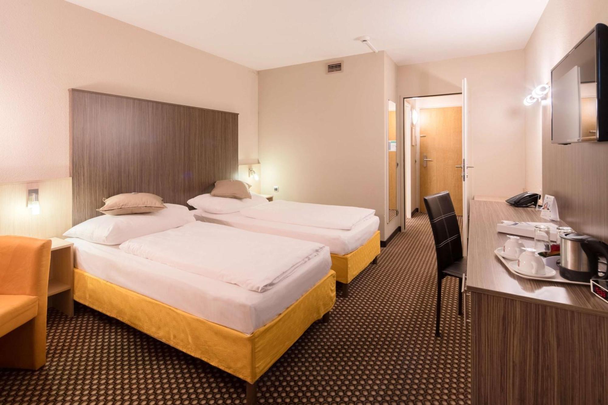 Best Western Smart Hotel Voesendorf Exterior photo