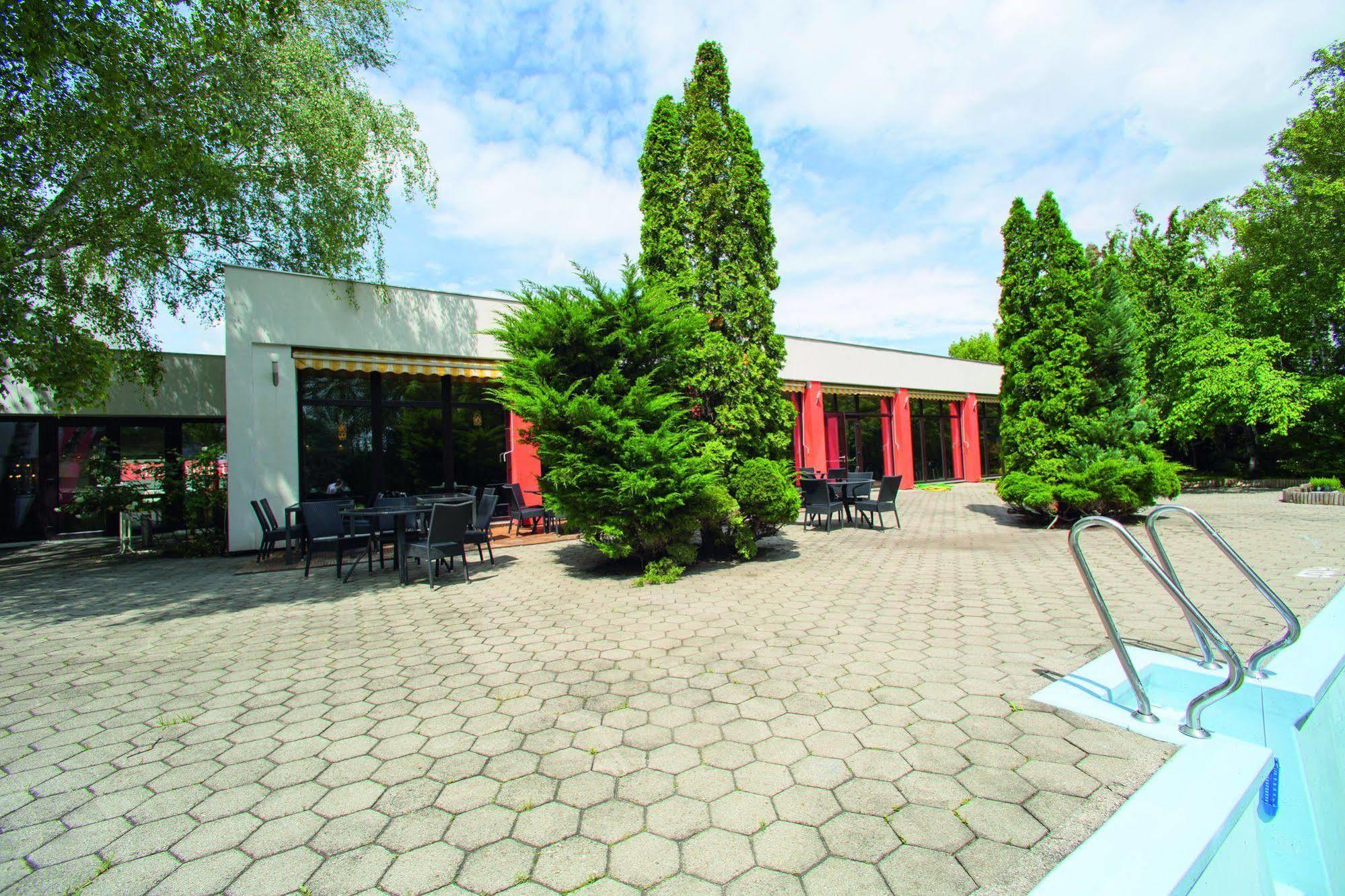 Best Western Smart Hotel Voesendorf Exterior photo